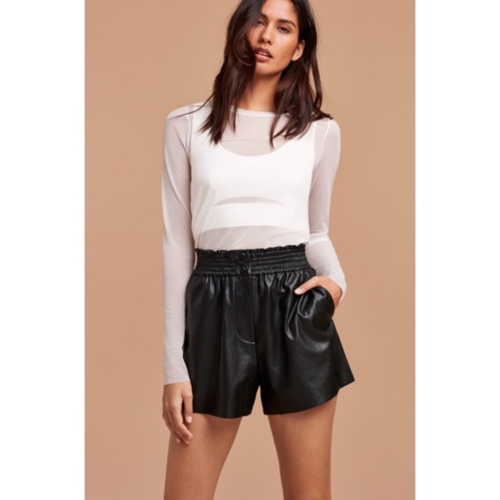 Aritzia | Wilfred Free faux leather shorts